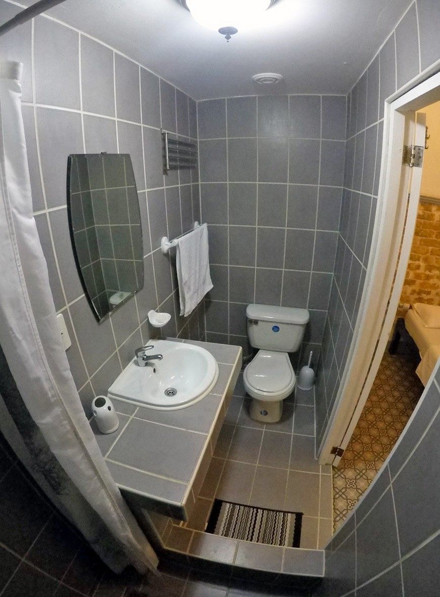 Bano de la habitacion 1 de Casa Obrapia casa particular en Habana Vieja