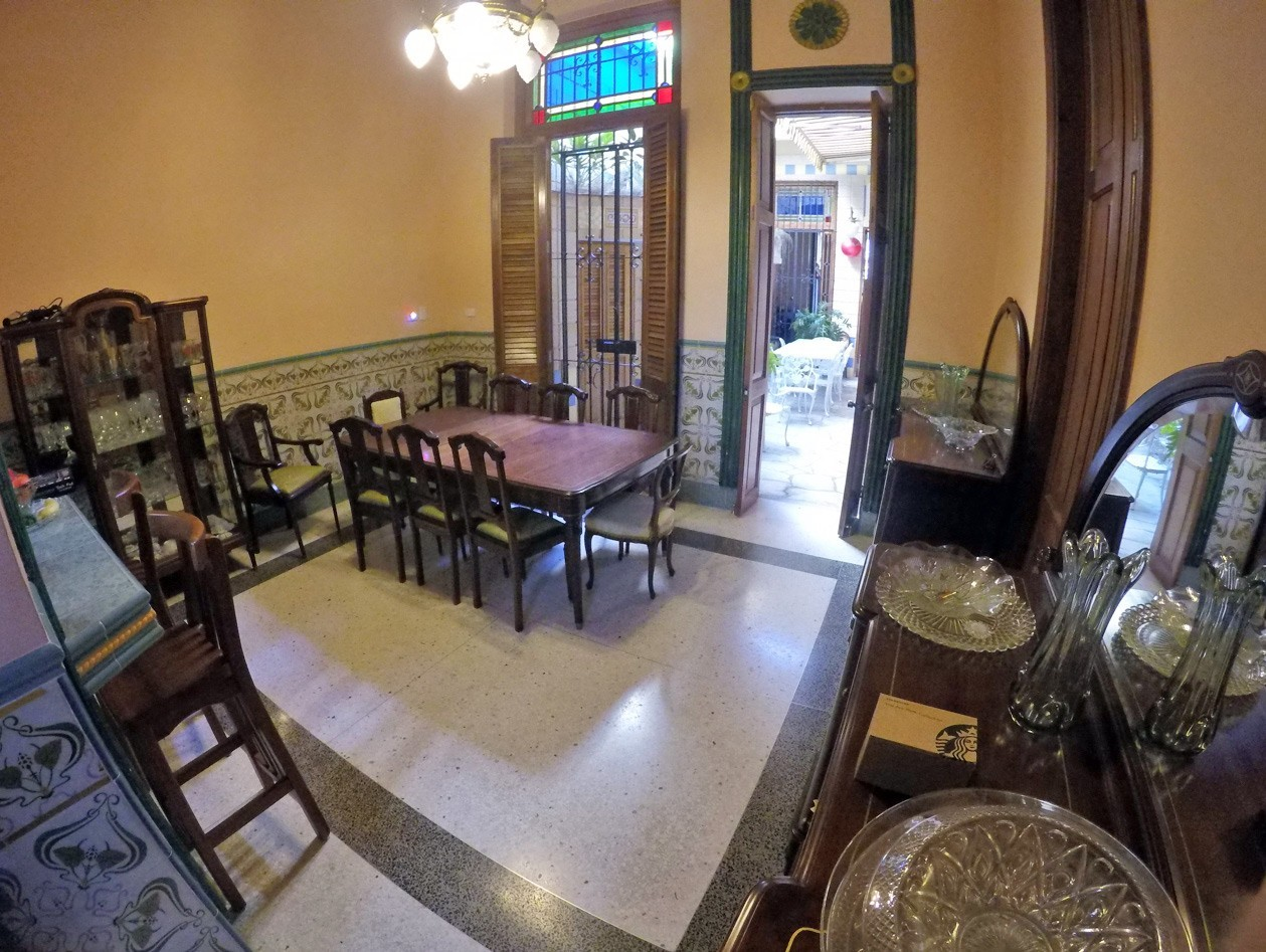 An image of the dining room in Casa Nativity private guesthouse in Vedado, Havana