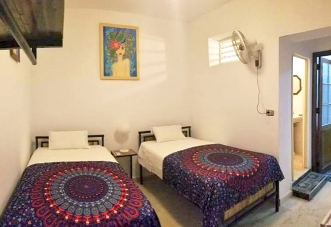 Beautiful twin room for tourists in Havana