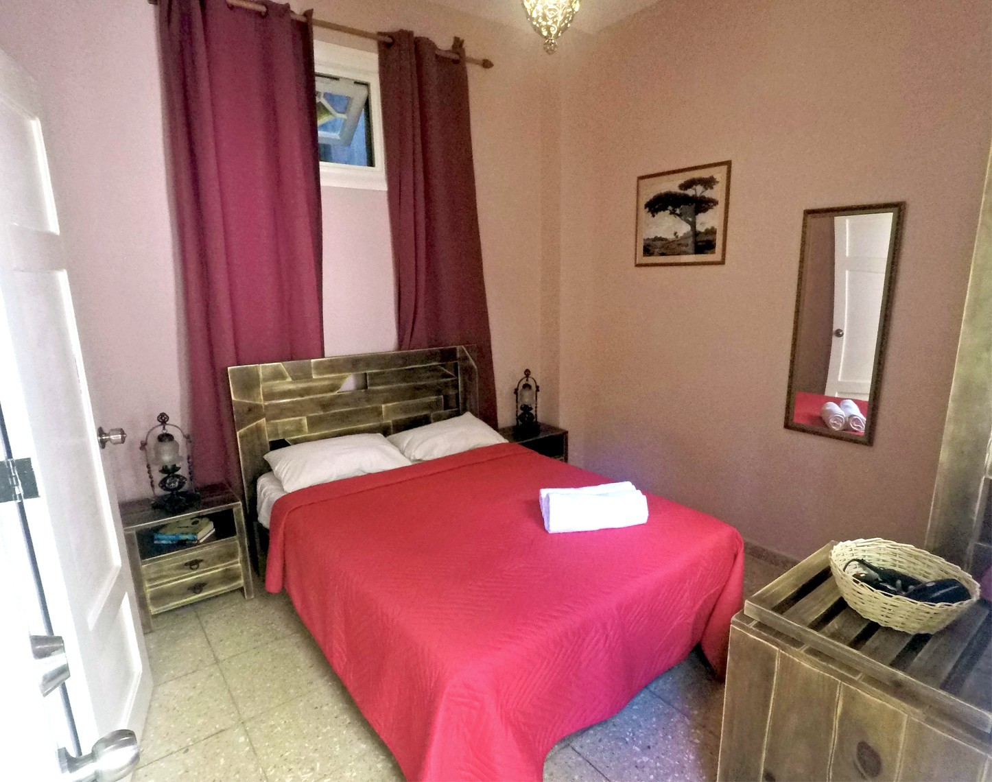 Double room in La Quimera Old Havana private guesthouse